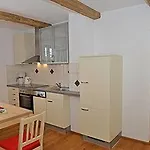 Hinkerhof Apartman *